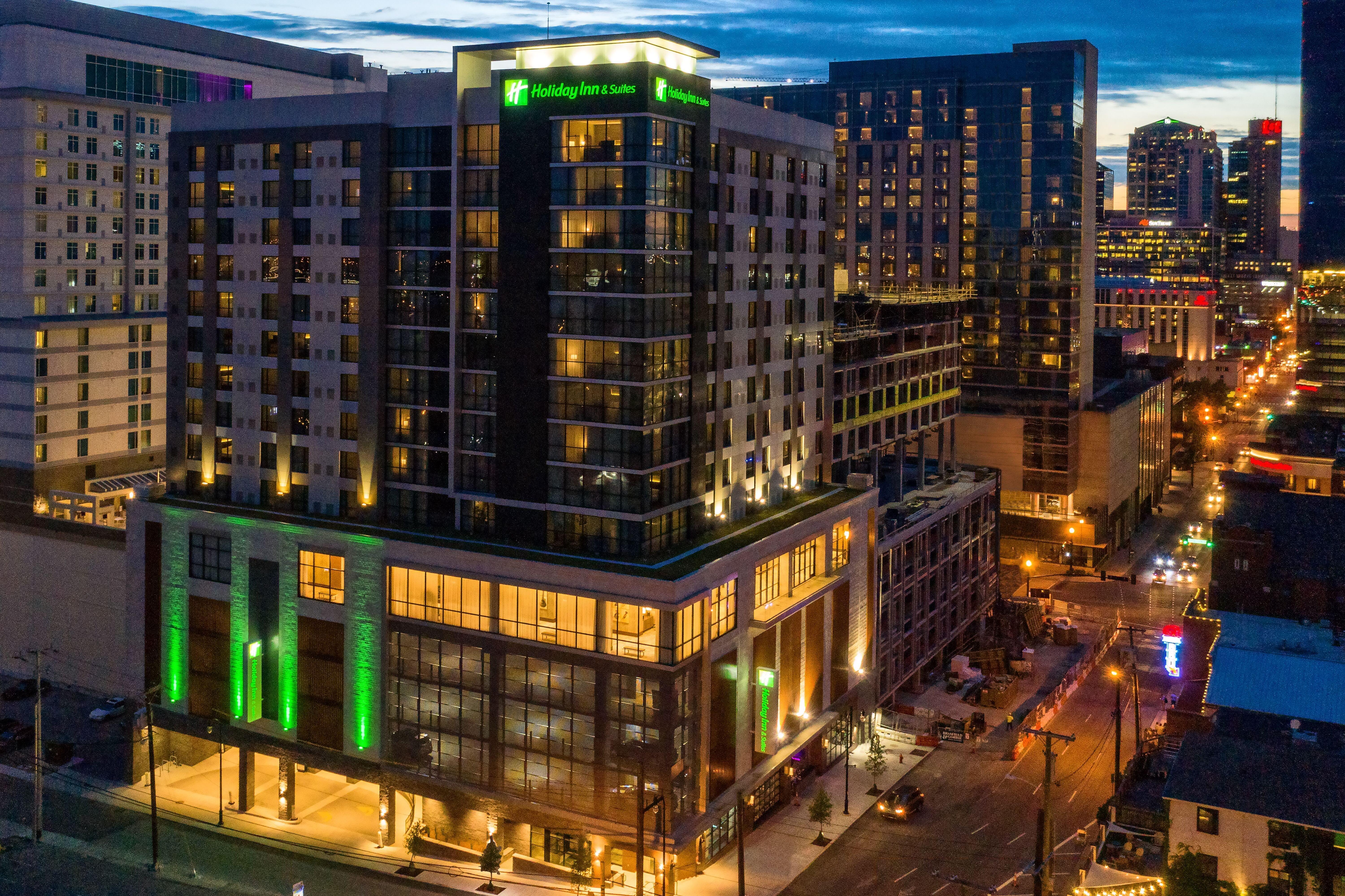 Holiday Inn & Suites Nashville Downtown Broadway Exterior photo