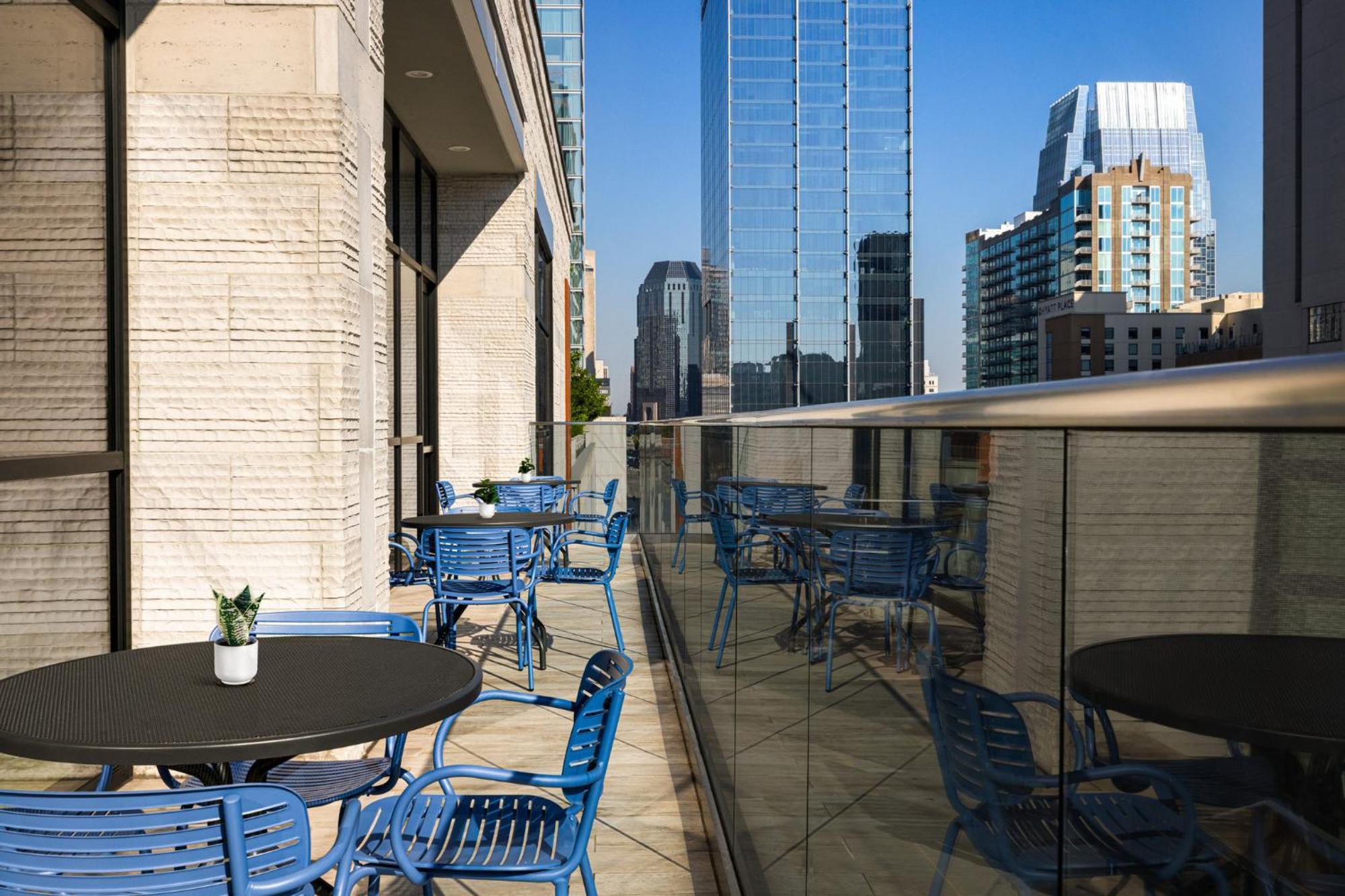 Holiday Inn & Suites Nashville Downtown Broadway Exterior photo