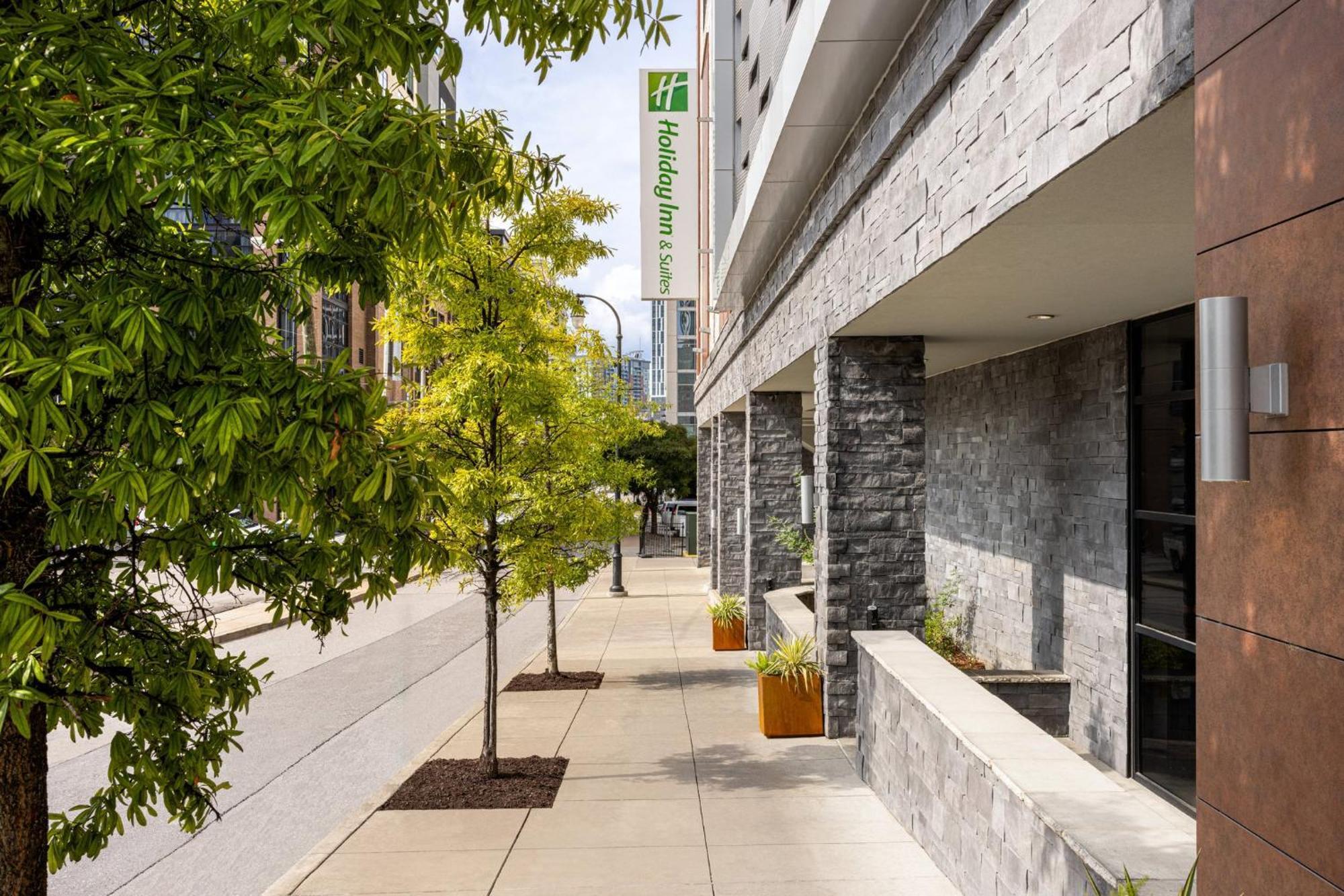 Holiday Inn & Suites Nashville Downtown Broadway Exterior photo