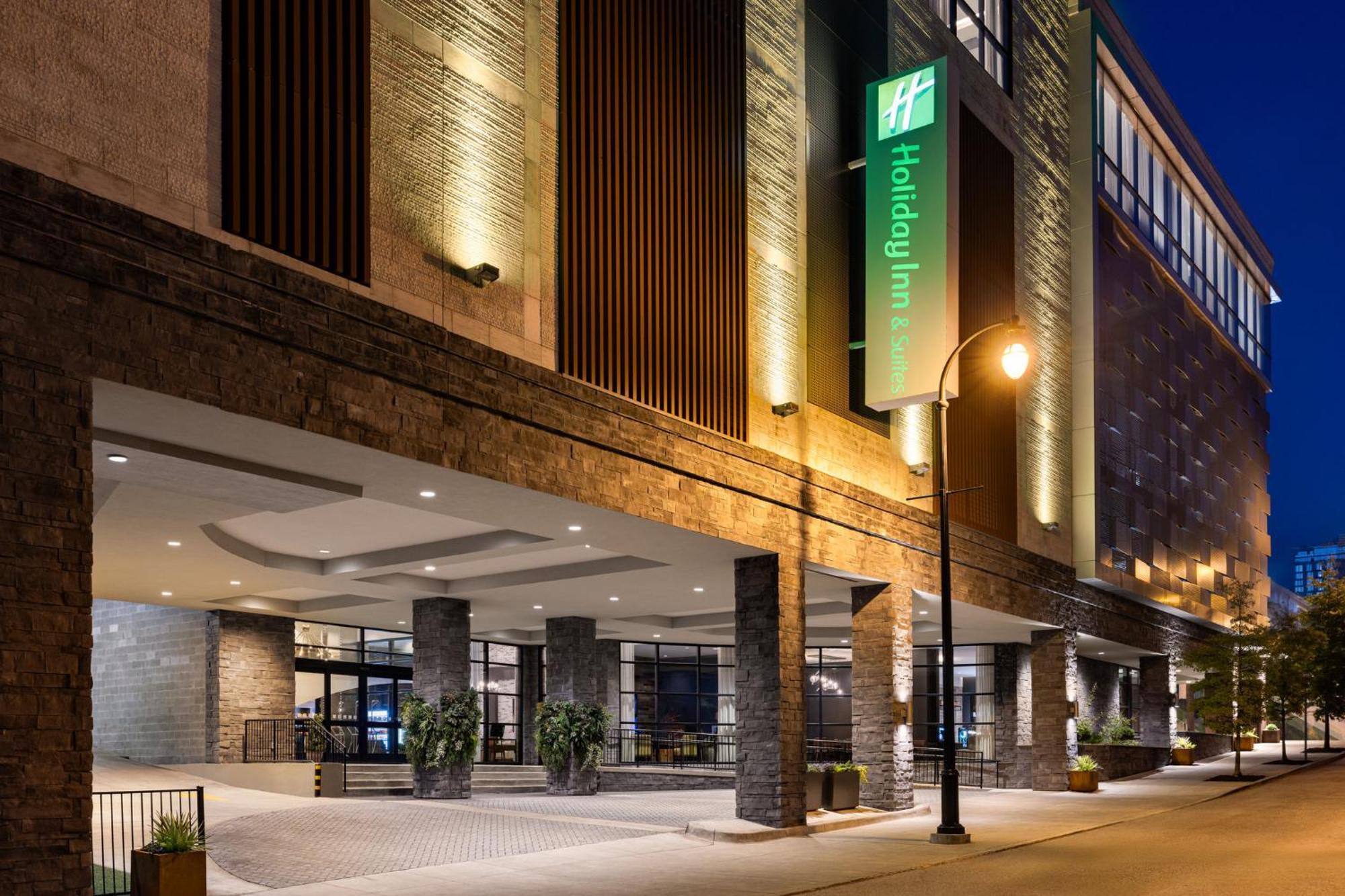 Holiday Inn & Suites Nashville Downtown Broadway Exterior photo