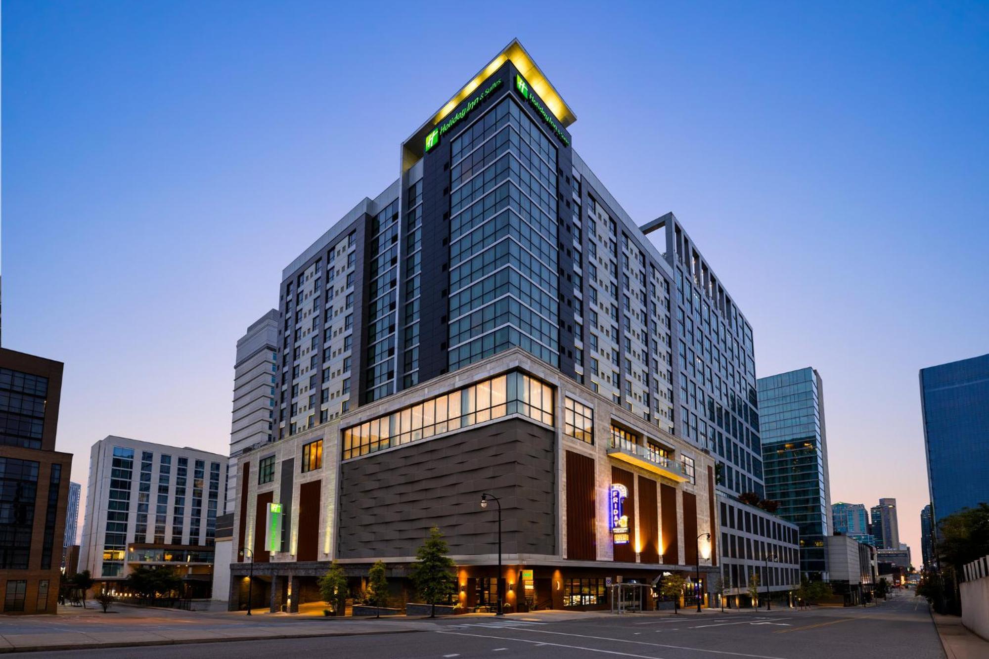 Holiday Inn & Suites Nashville Downtown Broadway Exterior photo